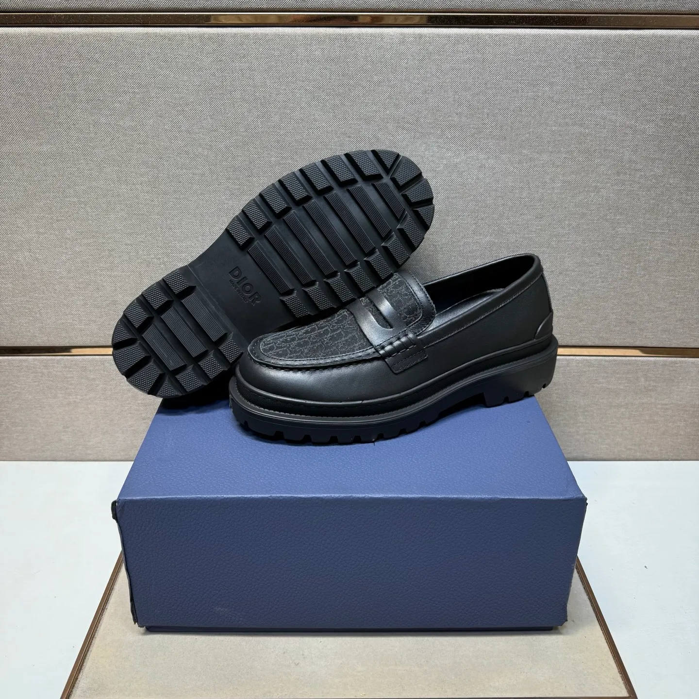 ⬛️Men's shoes 💰p442 [Dior~] Men's casual shoes 2025z cabinet sales simultaneously 🔶Size: 39-44 #️⃣ 🔷2 colors🔜The upper is made of multi-material splicing➕Genuine leather lining, comfortable and breathable, sole: original comfortable and wear-resistant outsole, ⚠️Real shot📱Photographed🎬The real thing is better📢📢📢